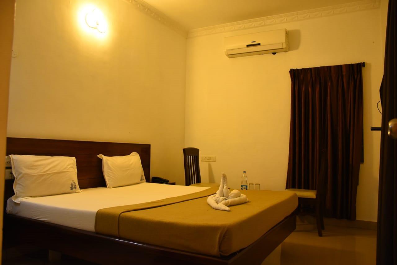 Hotel Palacial Pondi Пондичерри Экстерьер фото