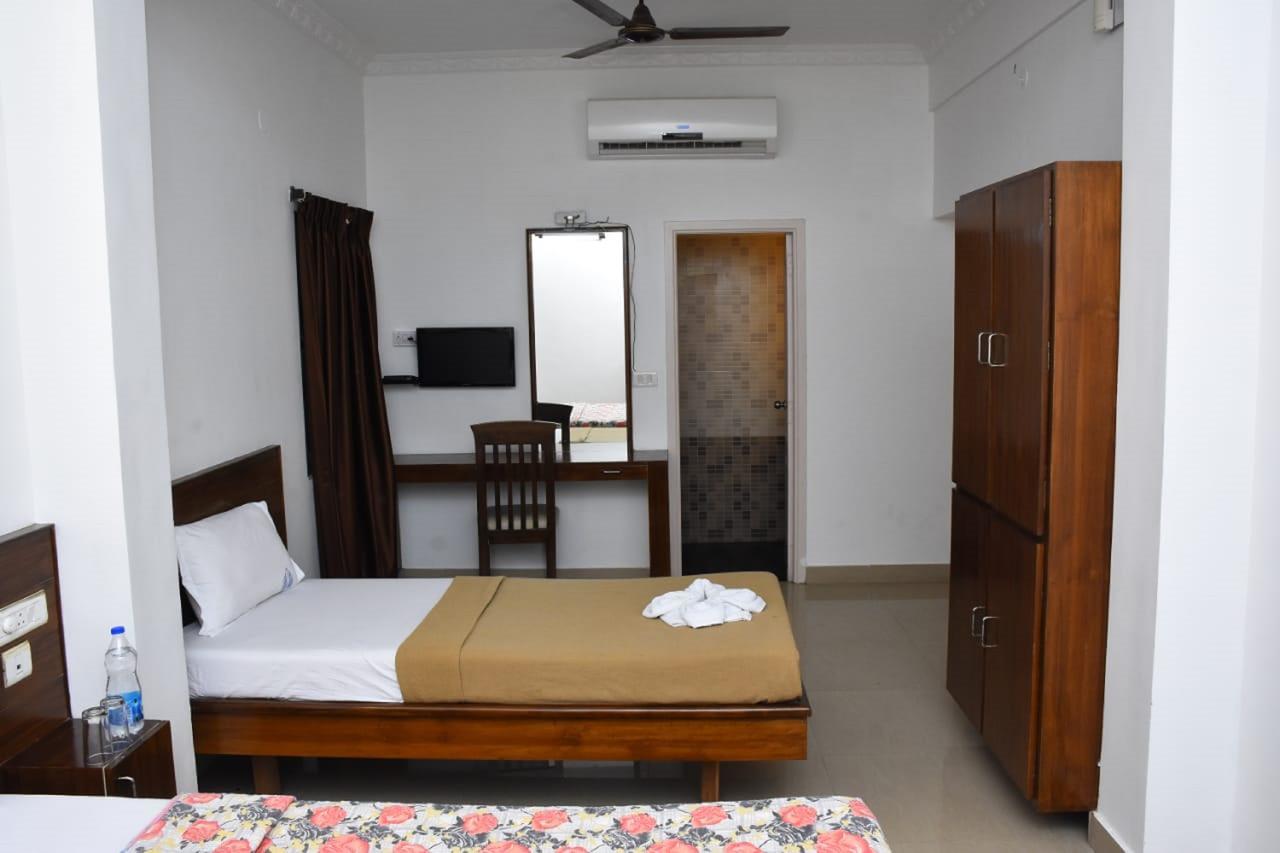 Hotel Palacial Pondi Пондичерри Экстерьер фото